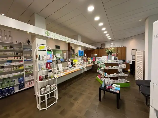 Intérieur de la pharmacieplus tour d'ivoire, à Montreux